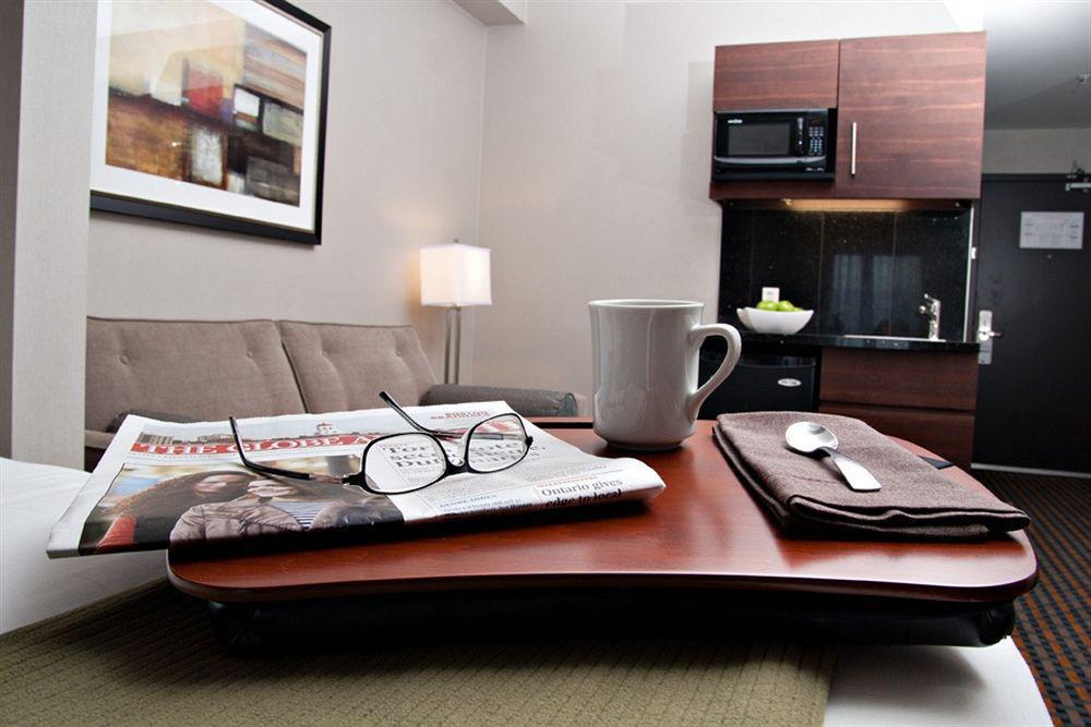 Holiday Inn Express Pembroke By Ihg Екстер'єр фото
