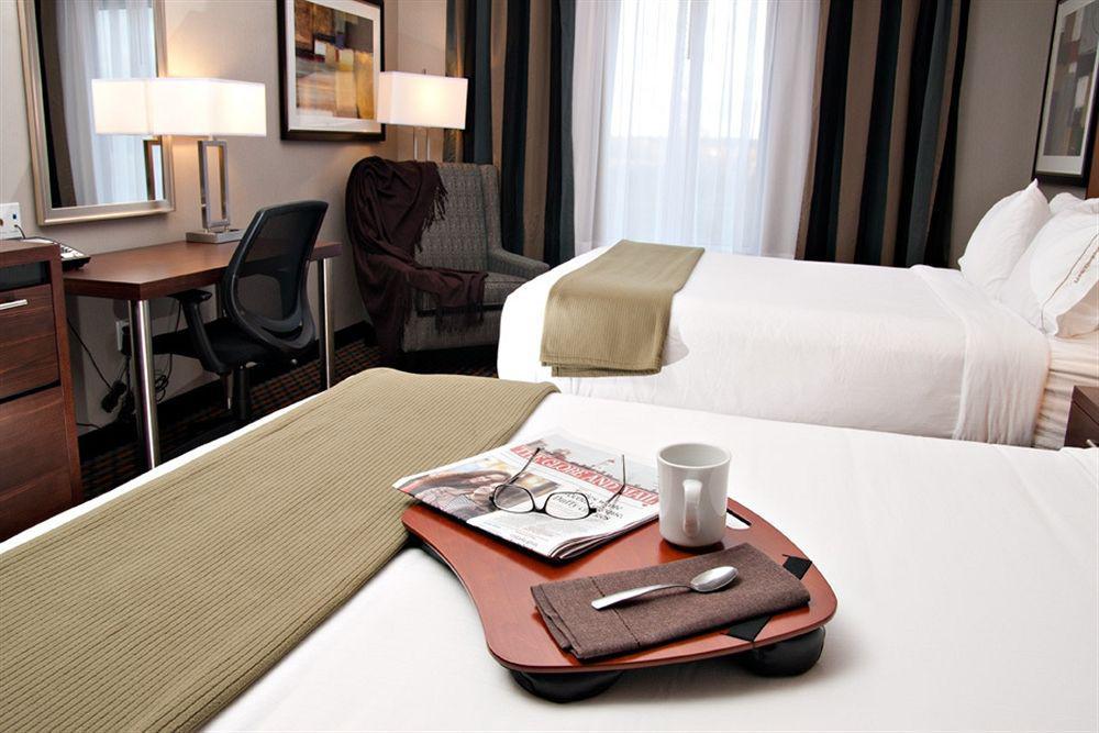 Holiday Inn Express Pembroke By Ihg Екстер'єр фото