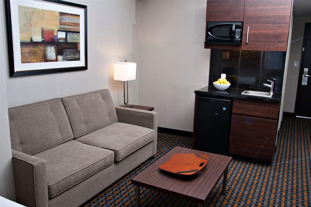 Holiday Inn Express Pembroke By Ihg Екстер'єр фото