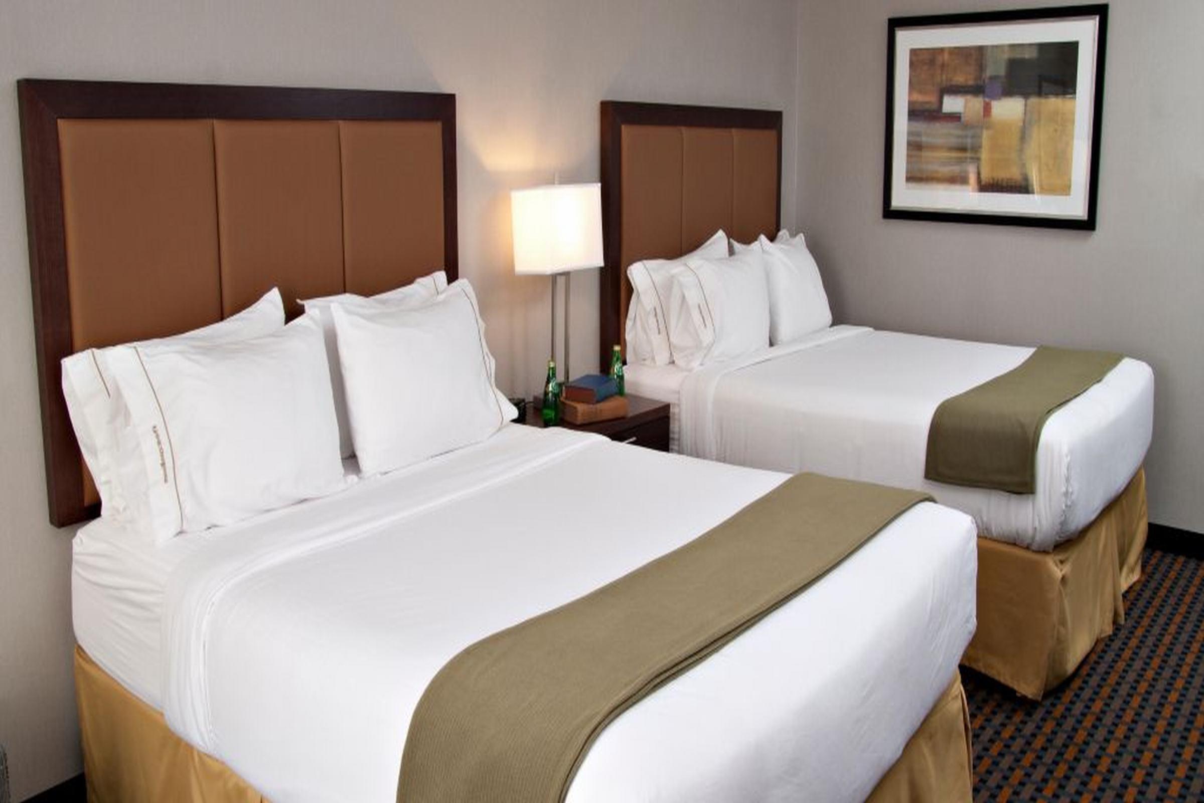 Holiday Inn Express Pembroke By Ihg Екстер'єр фото