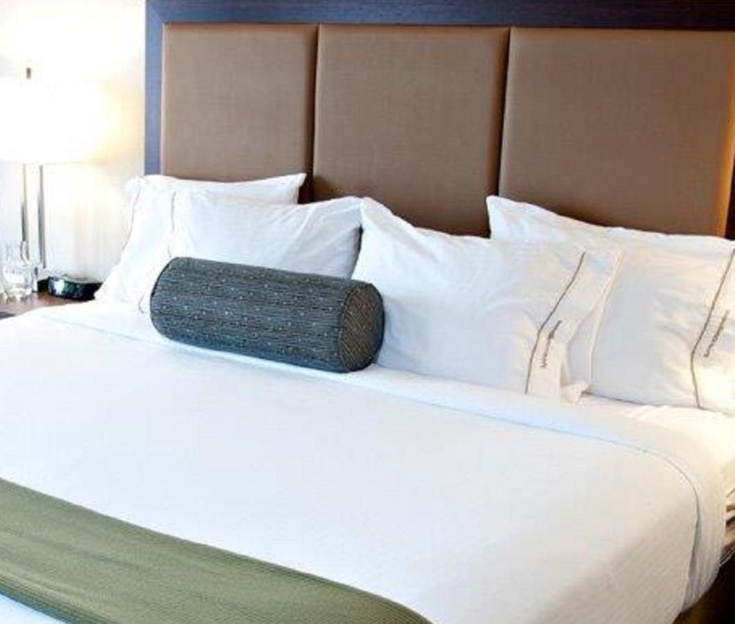 Holiday Inn Express Pembroke By Ihg Екстер'єр фото