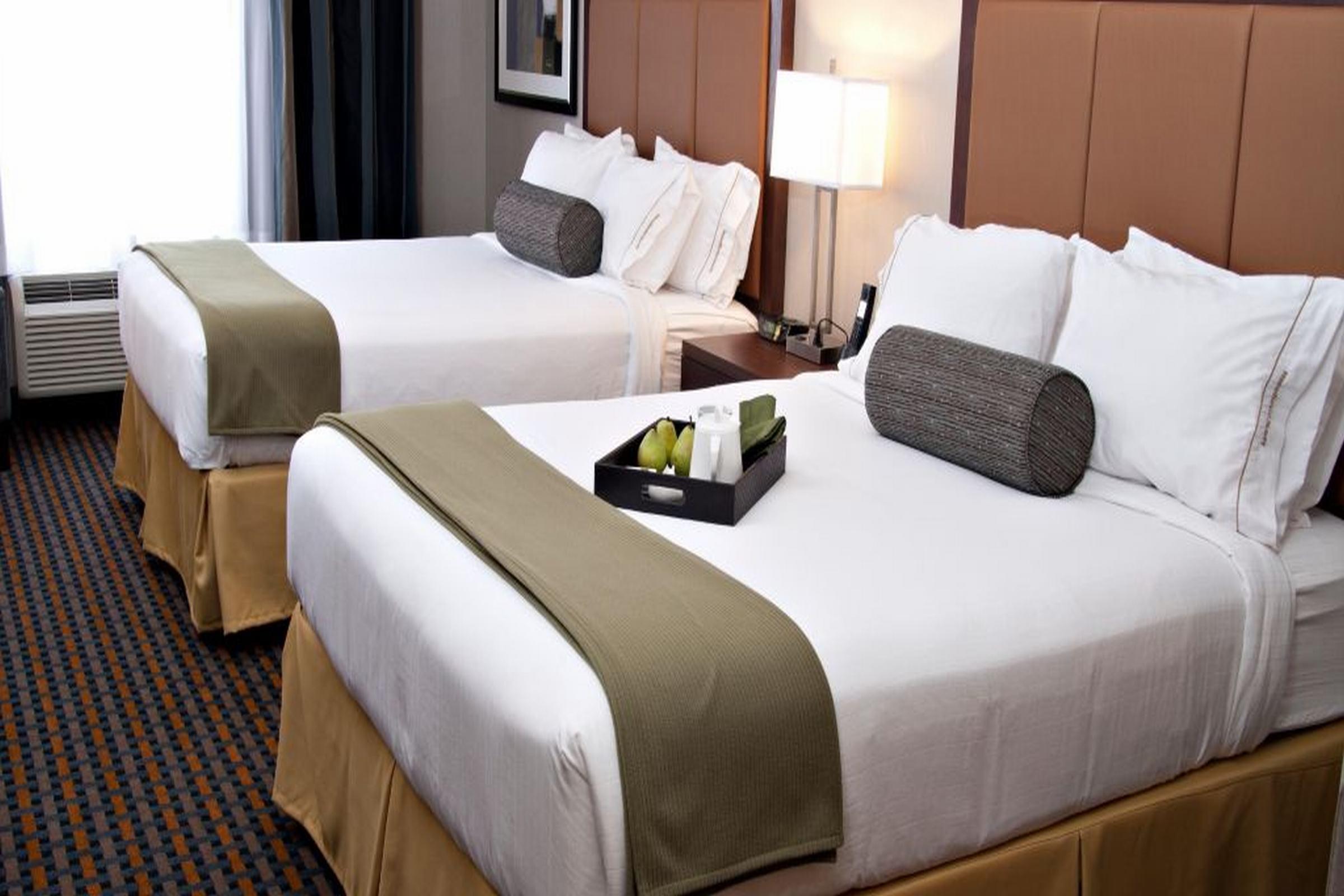 Holiday Inn Express Pembroke By Ihg Екстер'єр фото