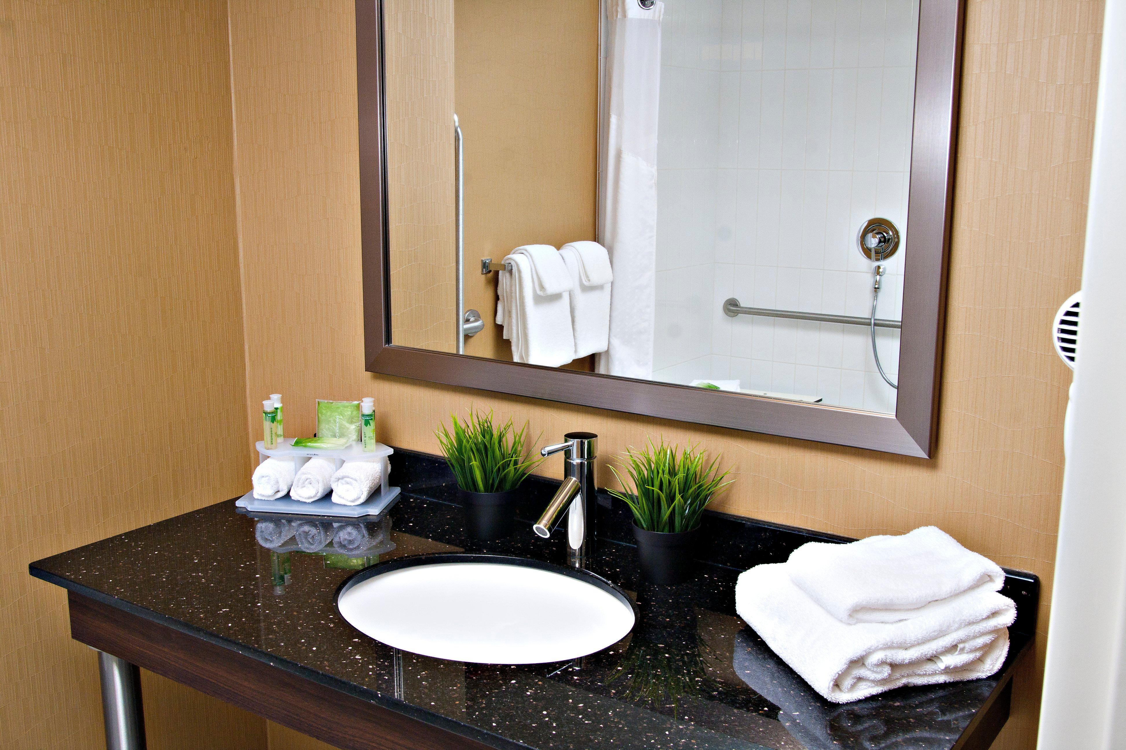 Holiday Inn Express Pembroke By Ihg Екстер'єр фото