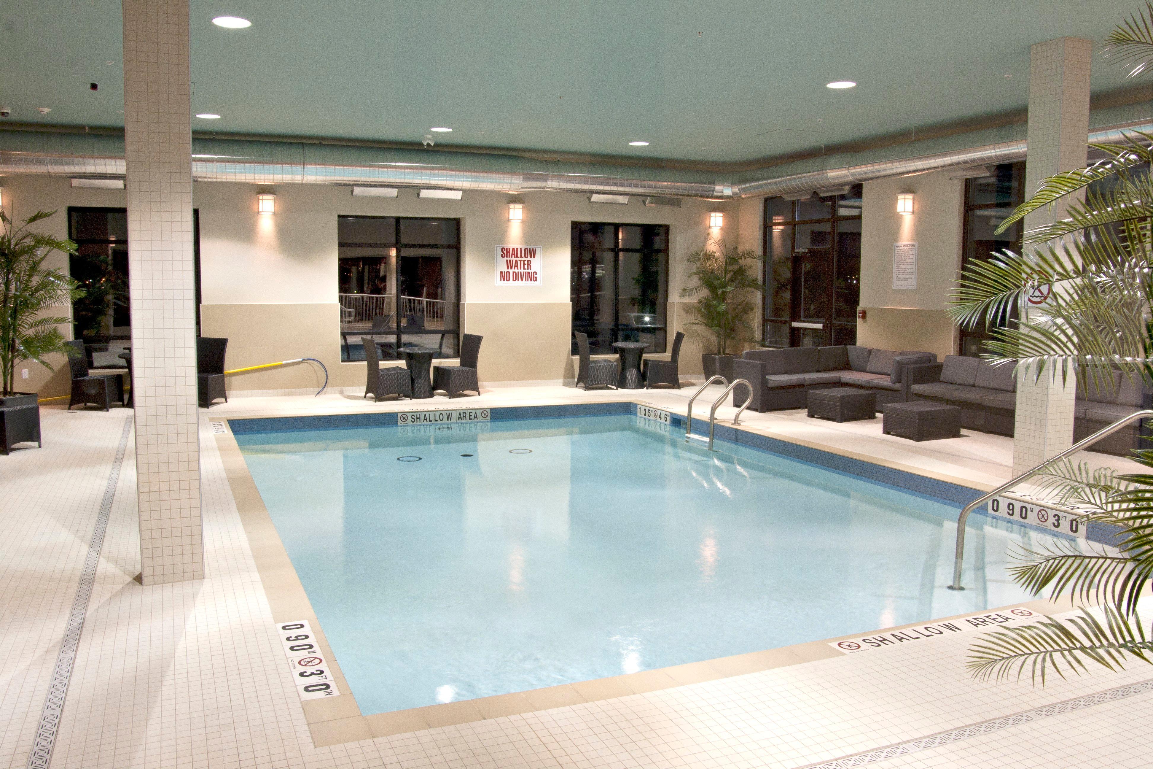 Holiday Inn Express Pembroke By Ihg Екстер'єр фото