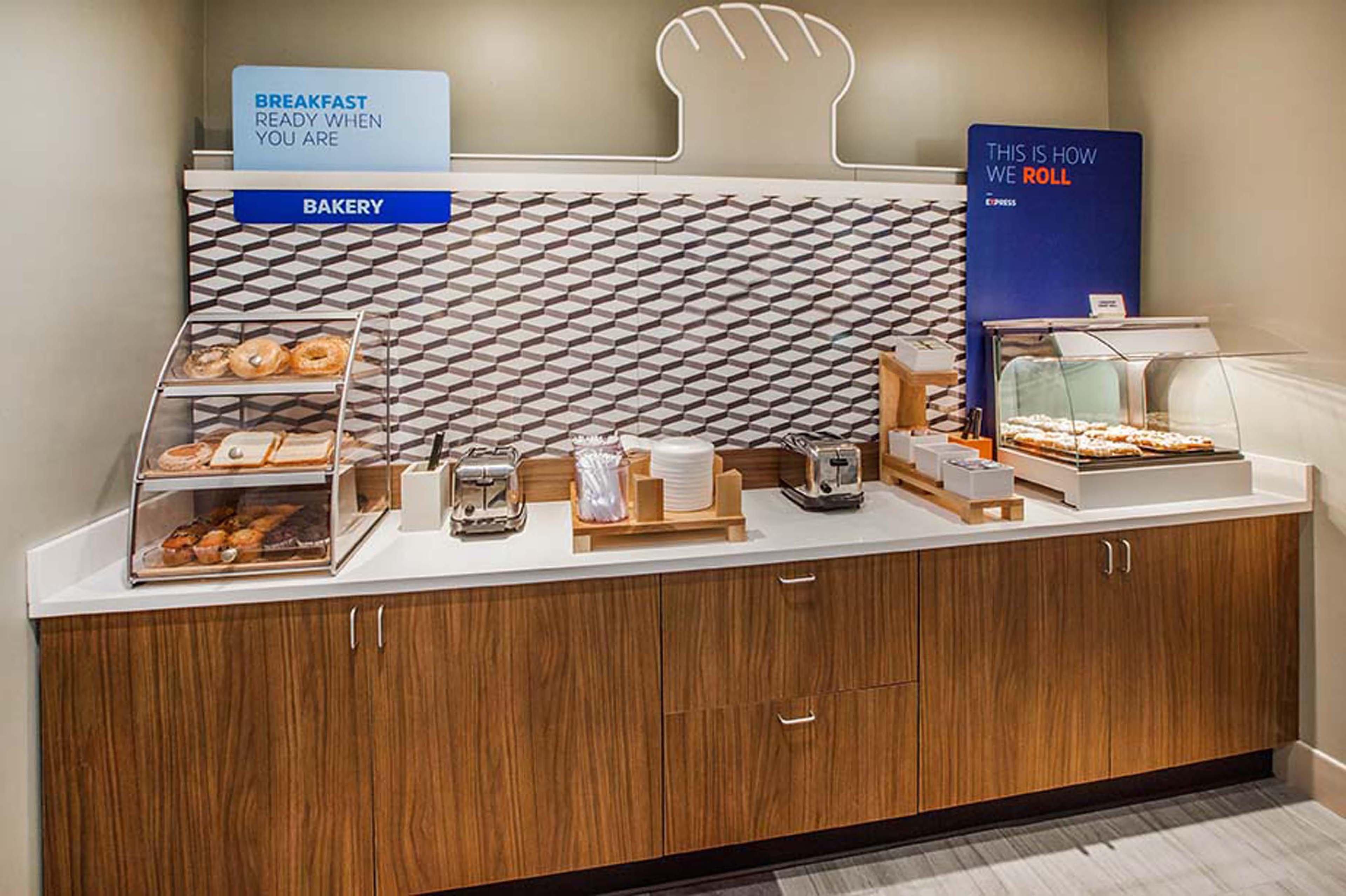 Holiday Inn Express Pembroke By Ihg Екстер'єр фото