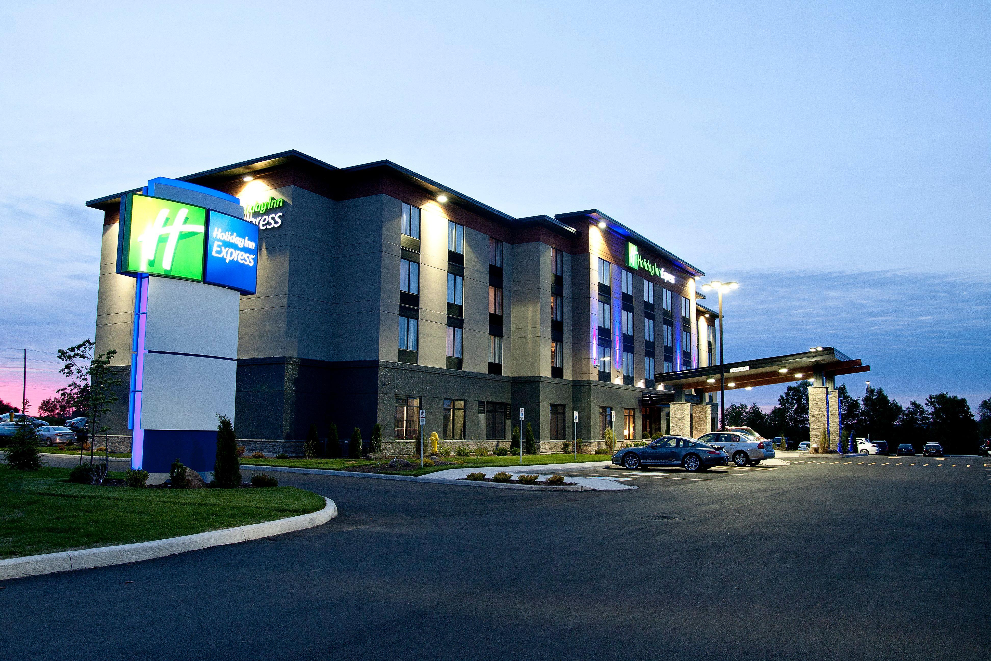 Holiday Inn Express Pembroke By Ihg Екстер'єр фото