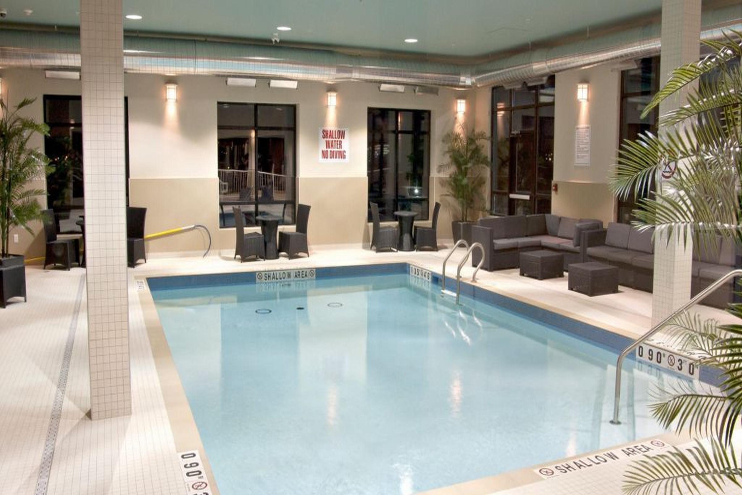 Holiday Inn Express Pembroke By Ihg Екстер'єр фото