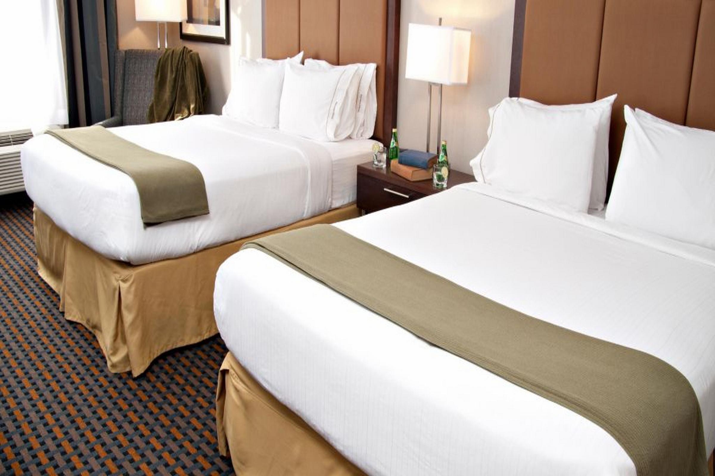 Holiday Inn Express Pembroke By Ihg Екстер'єр фото