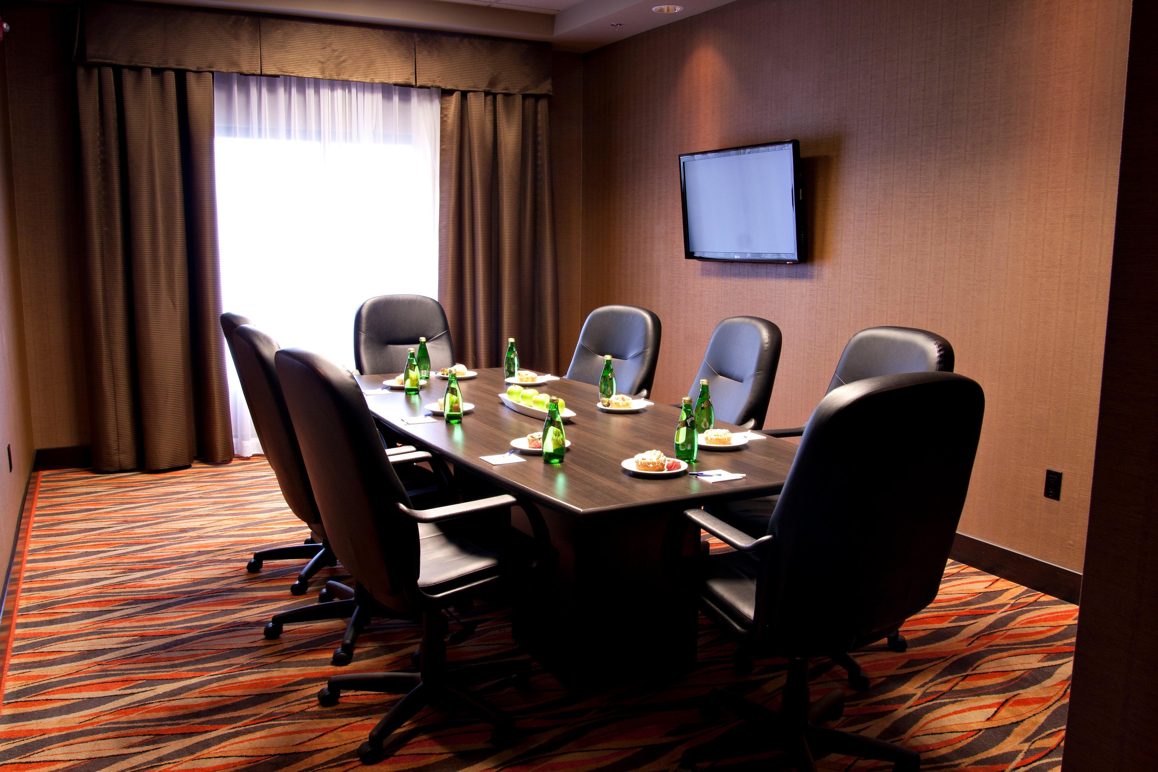 Holiday Inn Express Pembroke By Ihg Екстер'єр фото