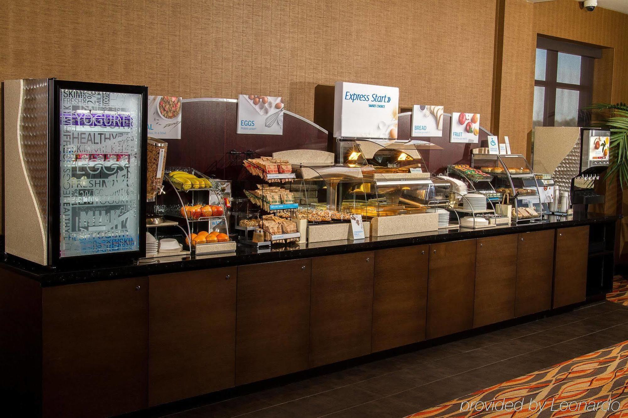 Holiday Inn Express Pembroke By Ihg Екстер'єр фото
